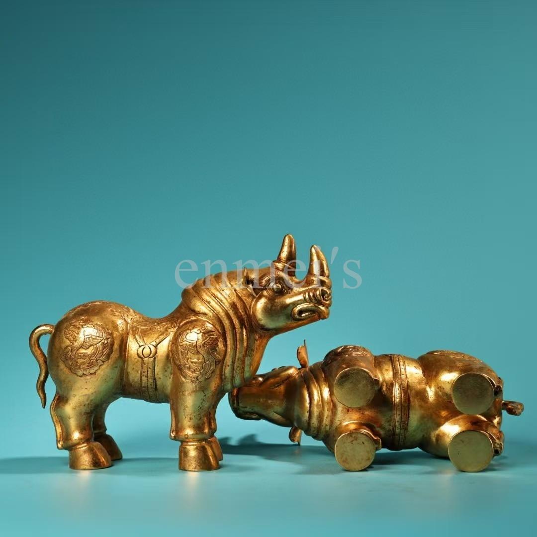 中国古美術・旧蔵細工犀牛セット・純銅製・鏨刻鎏金・高浮彫・置物・風水開運・文房具