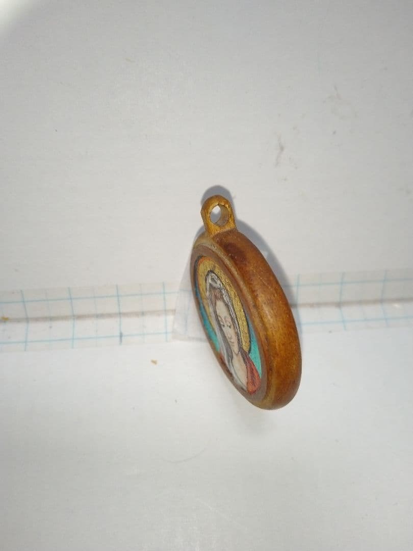 木工作家と宗教画家のコラボペンダント
