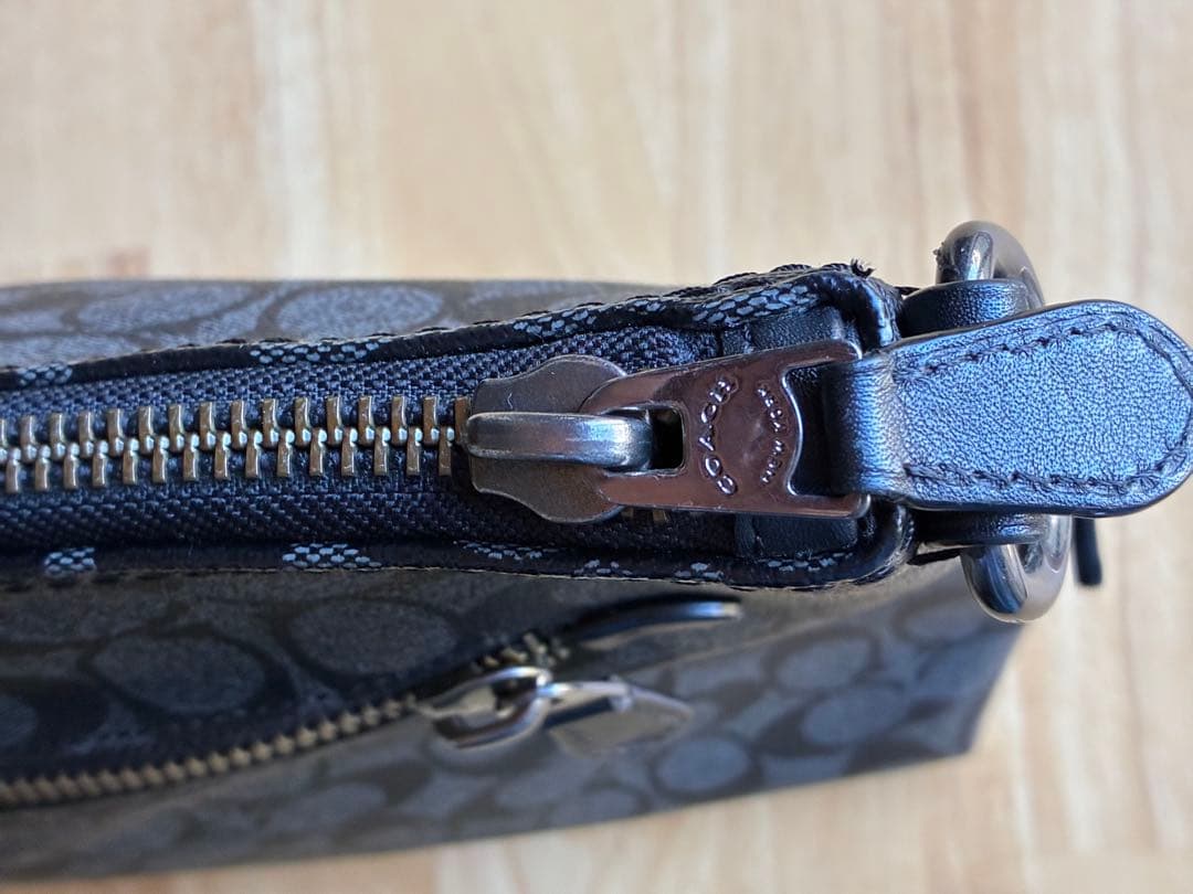 本日終了　美品　COACH グラハムメッセンジャーバッグ レザーPVC