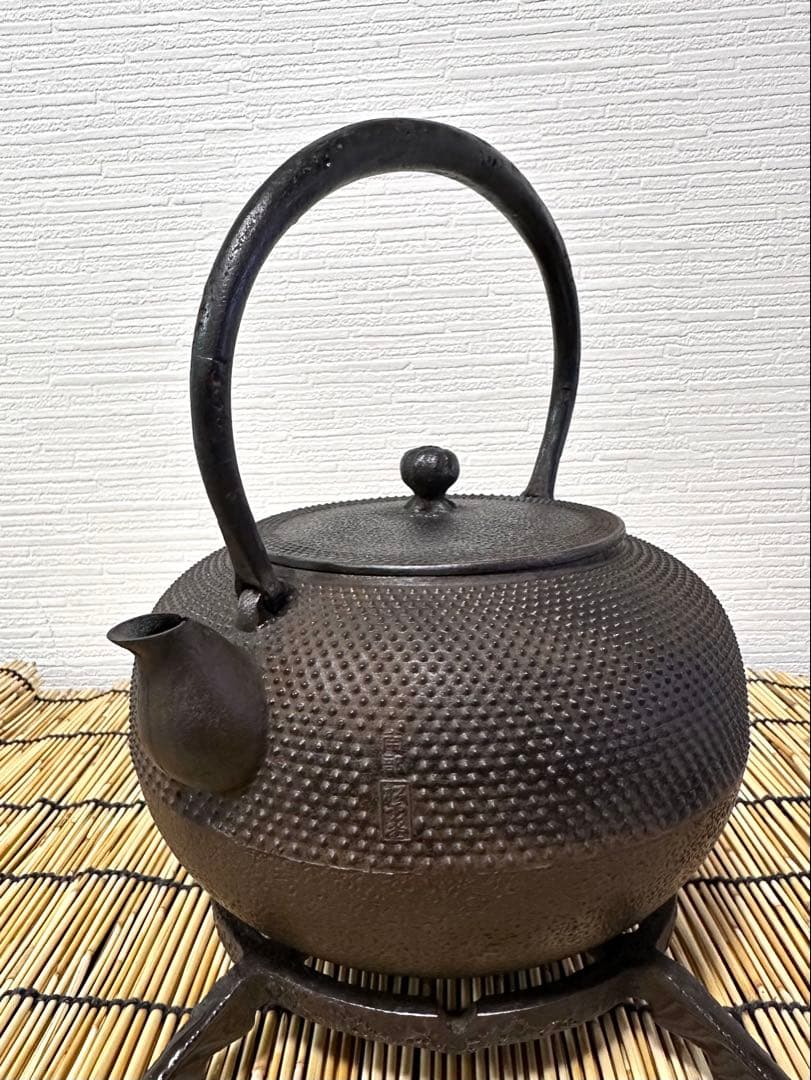 未使用品　南部松雲堂造　１５型アラレ　鉄瓶　南部鉄瓶　南部鉄器　鉄瓶