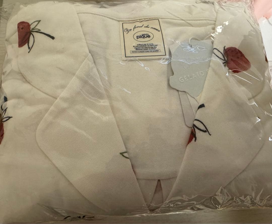 ジェラートピケ　ストロベリーモチーフ　シャツドレス＆ロングパンツ　オフホワイト