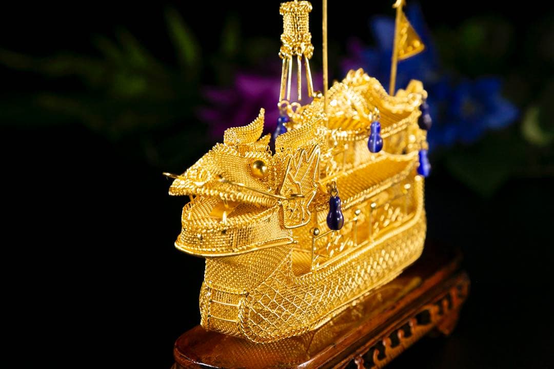 【中国工芸品】鍍金絹龍船置物　波紋台付