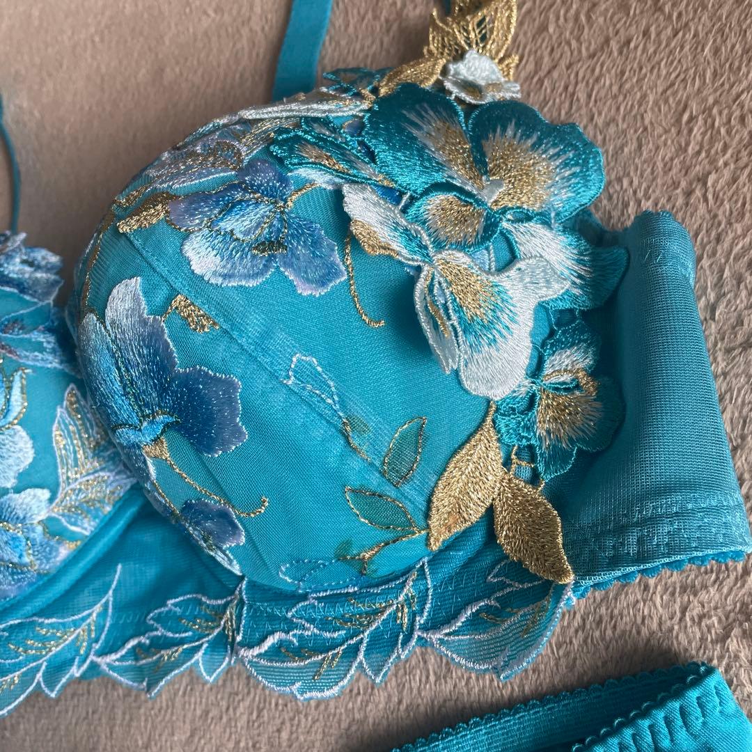 サルート青花柄刺繍ブラジャーショーツセット