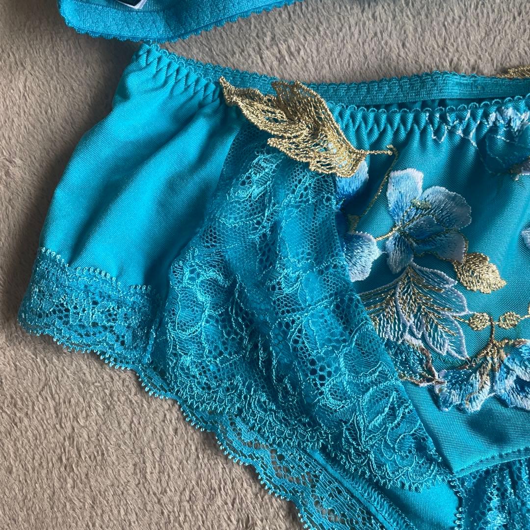 サルート青花柄刺繍ブラジャーショーツセット