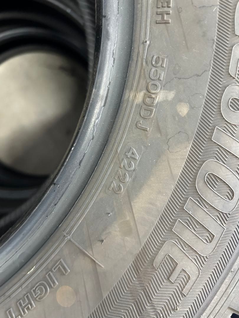 ブリヂストン　スタッドレス　VL10 ハイエース195/80R15 ４本セット