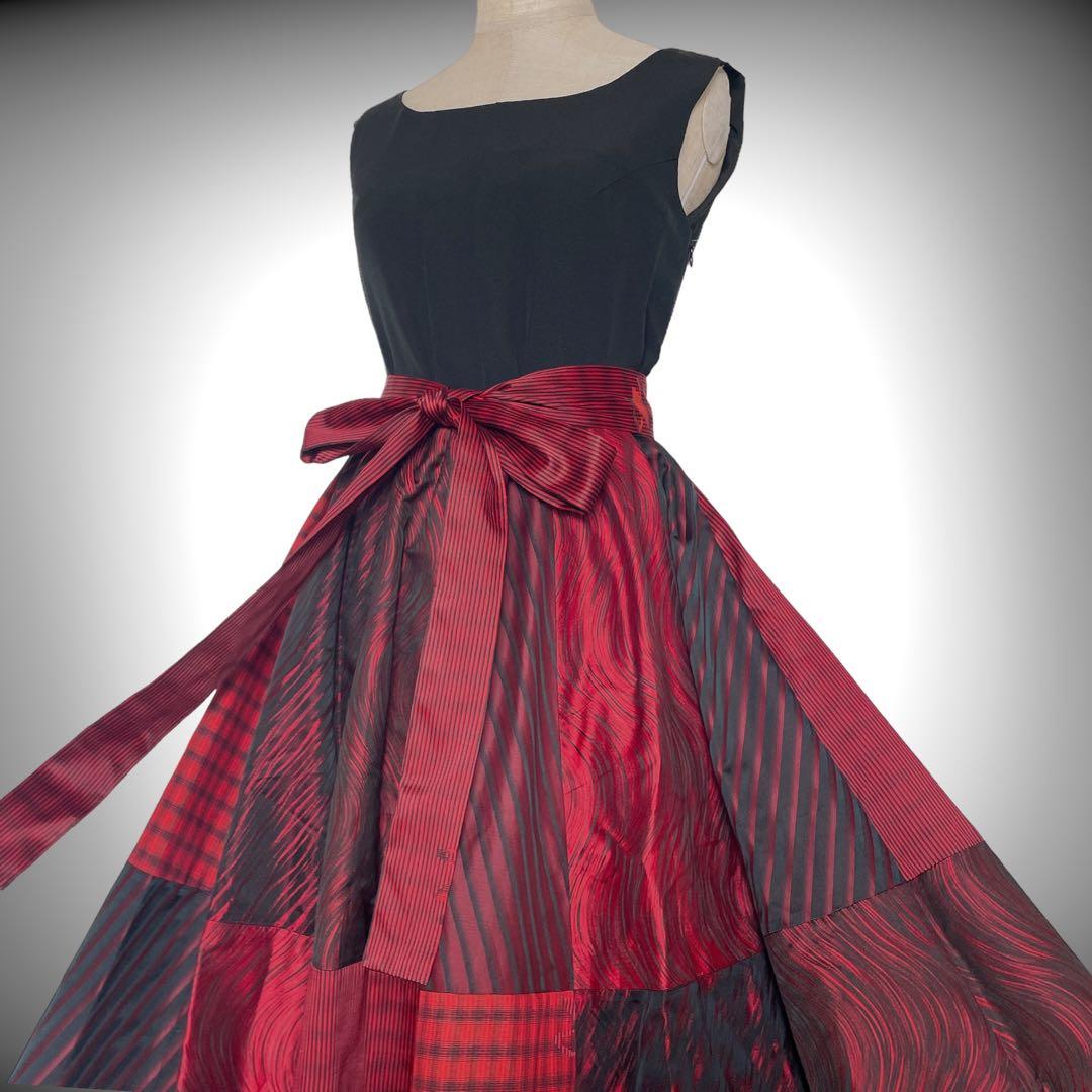 サッシュベルト付き 赤黒で魅せるフレアーロングワンピース 結婚式 着物リメイク