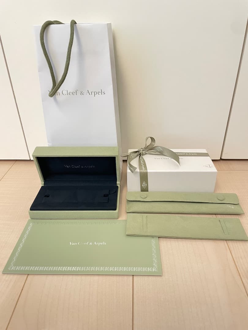 [新品]ヴァンクリーフ&アーペル　ブレスレットボックス、ポーチ、袋セット