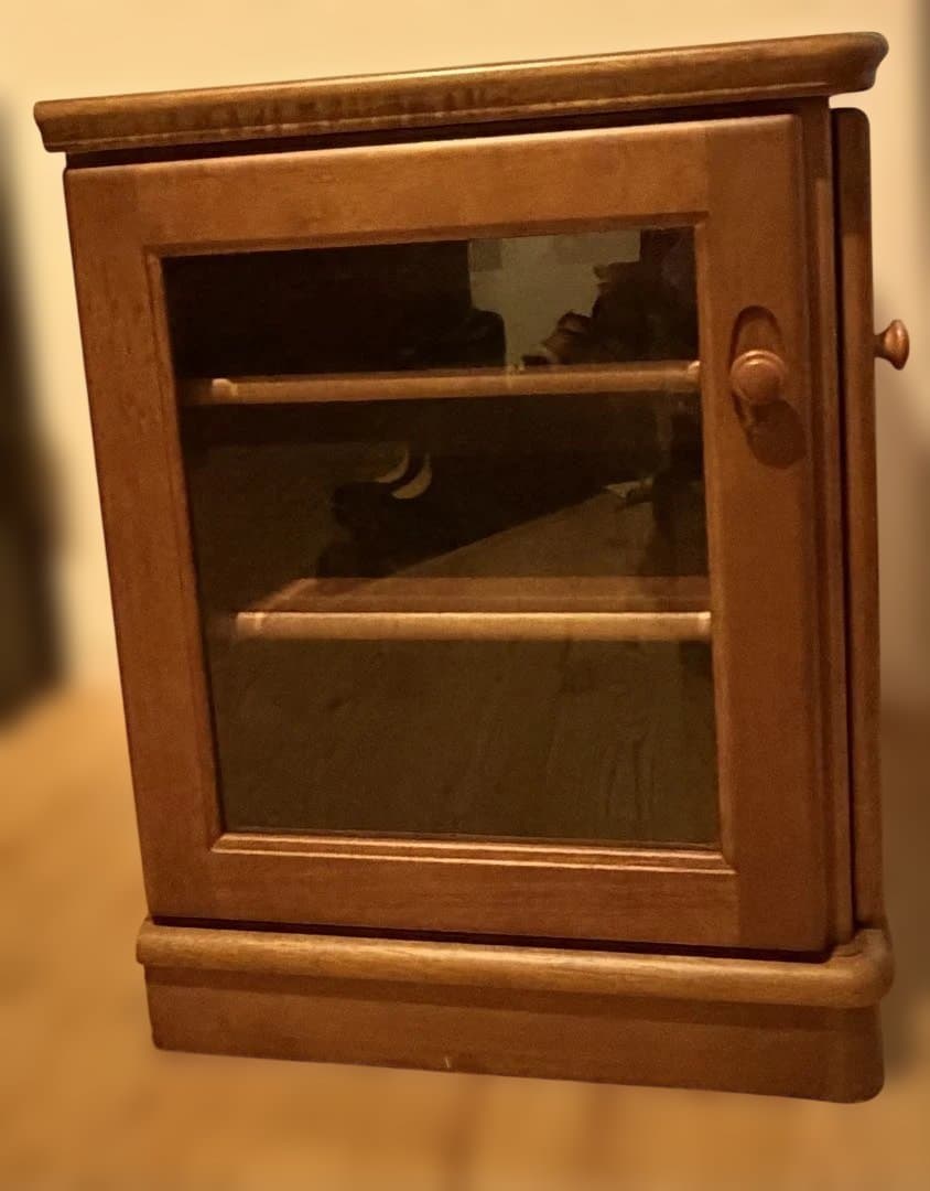 カリモク　両開き　ディスプレイラック　キャビネット　ガラスケース　棚高さ調整可