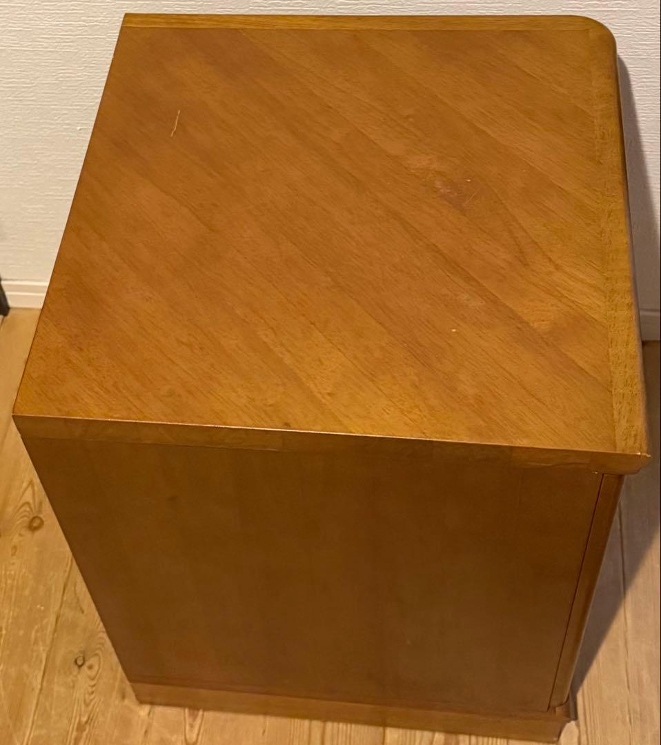 カリモク　両開き　ディスプレイラック　キャビネット　ガラスケース　棚高さ調整可