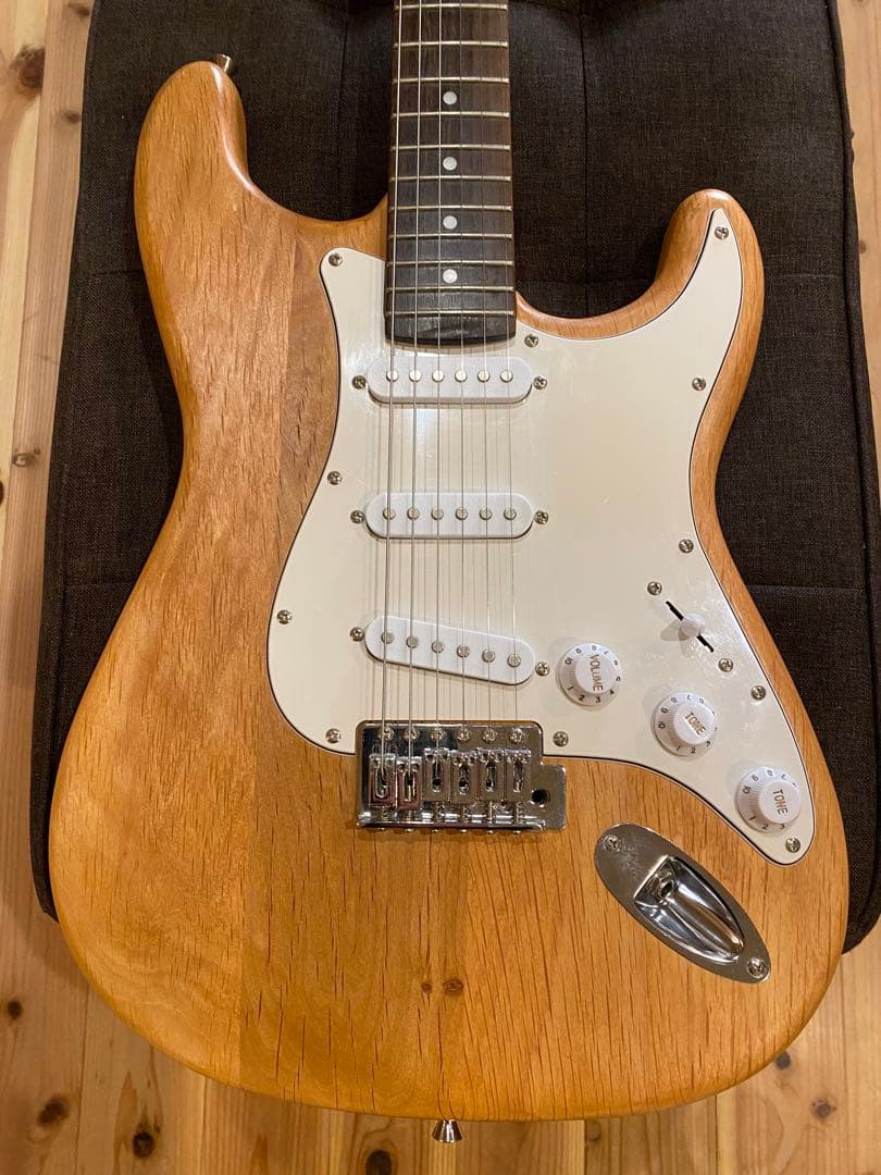 ストラトキャスター ナチュラルフィニッシュ