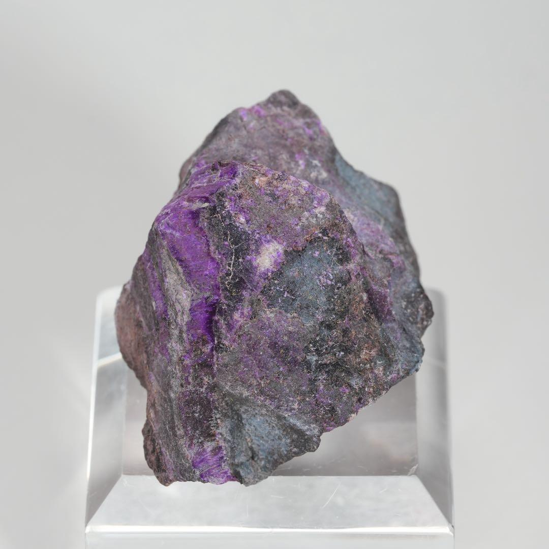 【微細な結晶が観察可能】【希少】スギライト 39×24×20mm