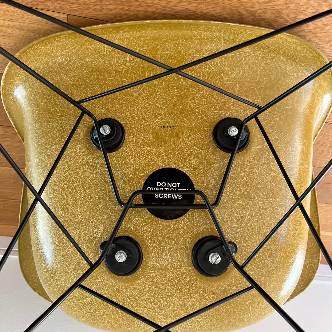 モダニカ　イームズ アームシェルチェア