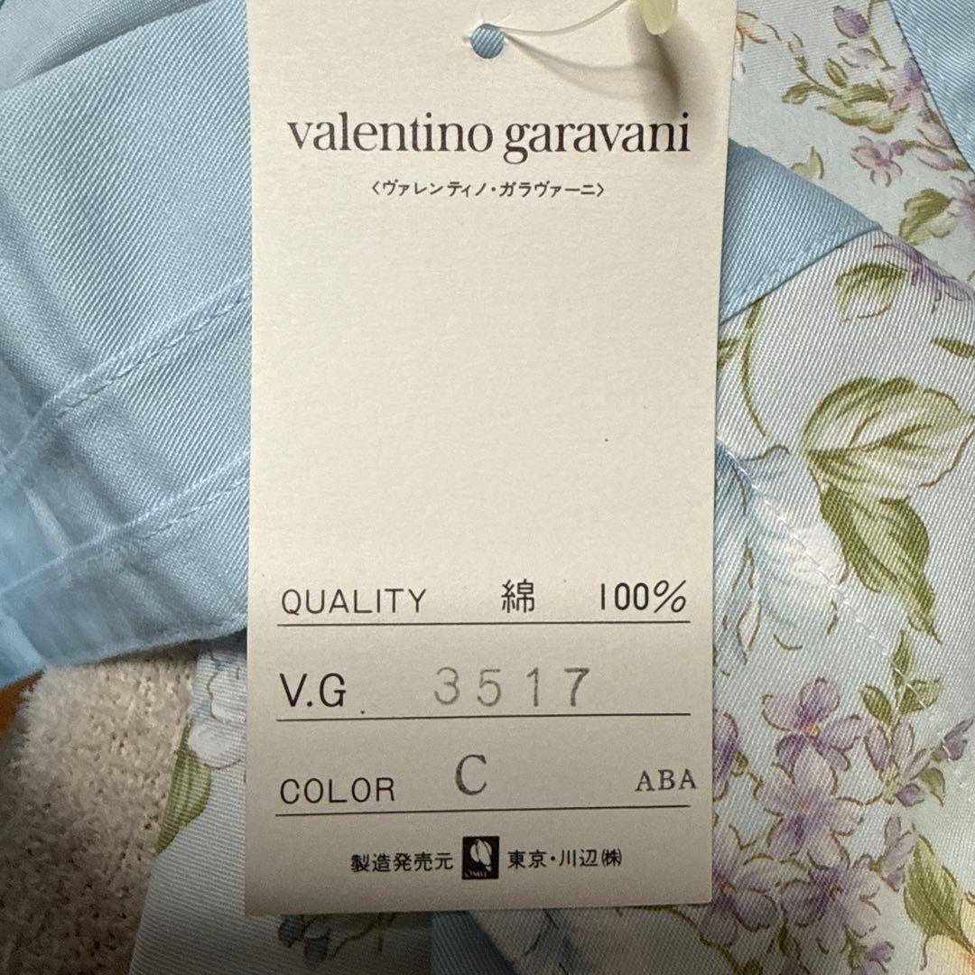 バレンチノガラバーニィのウエスト切り替えデザイン、たっぷりギャザーのエプロン