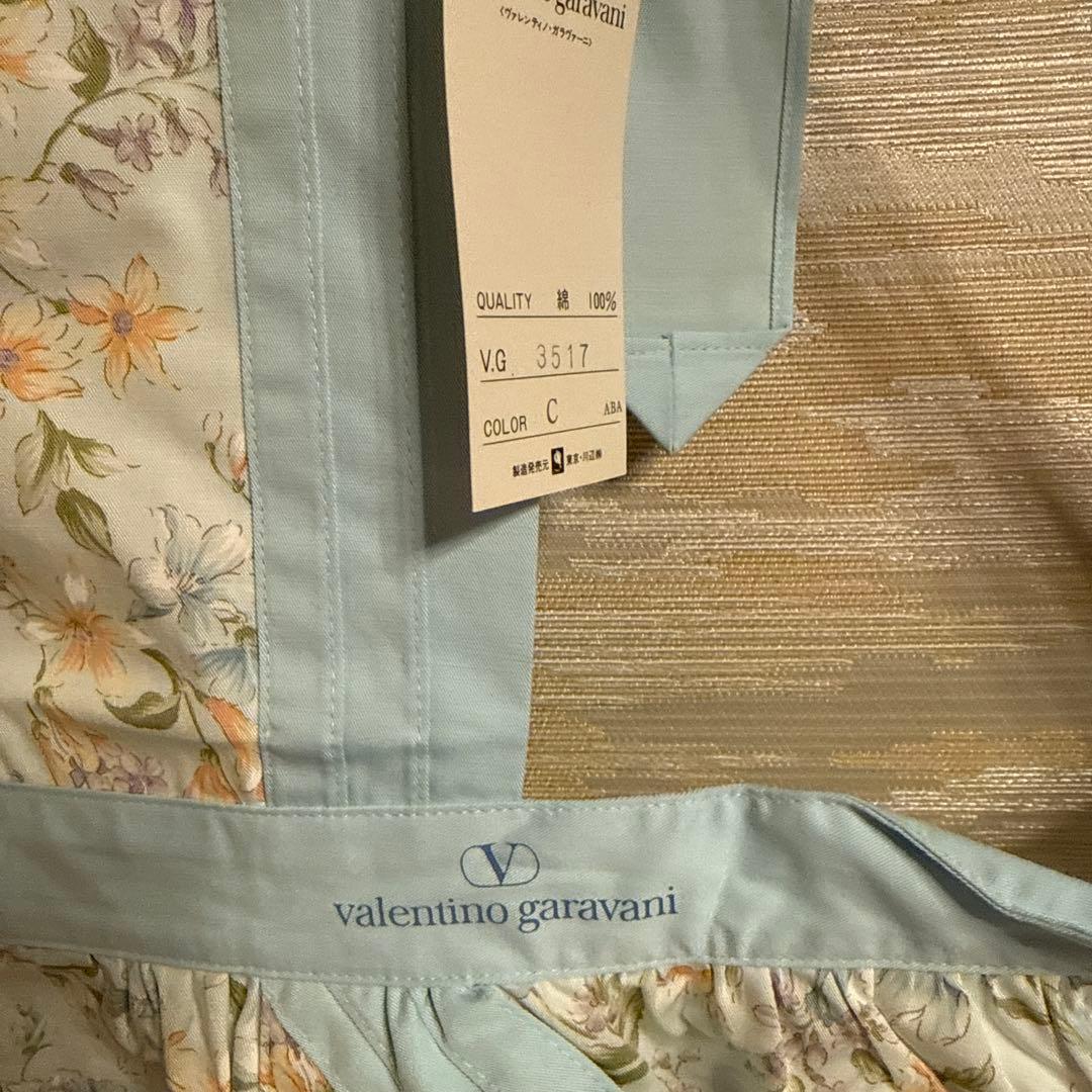 バレンチノガラバーニィのウエスト切り替えデザイン、たっぷりギャザーのエプロン