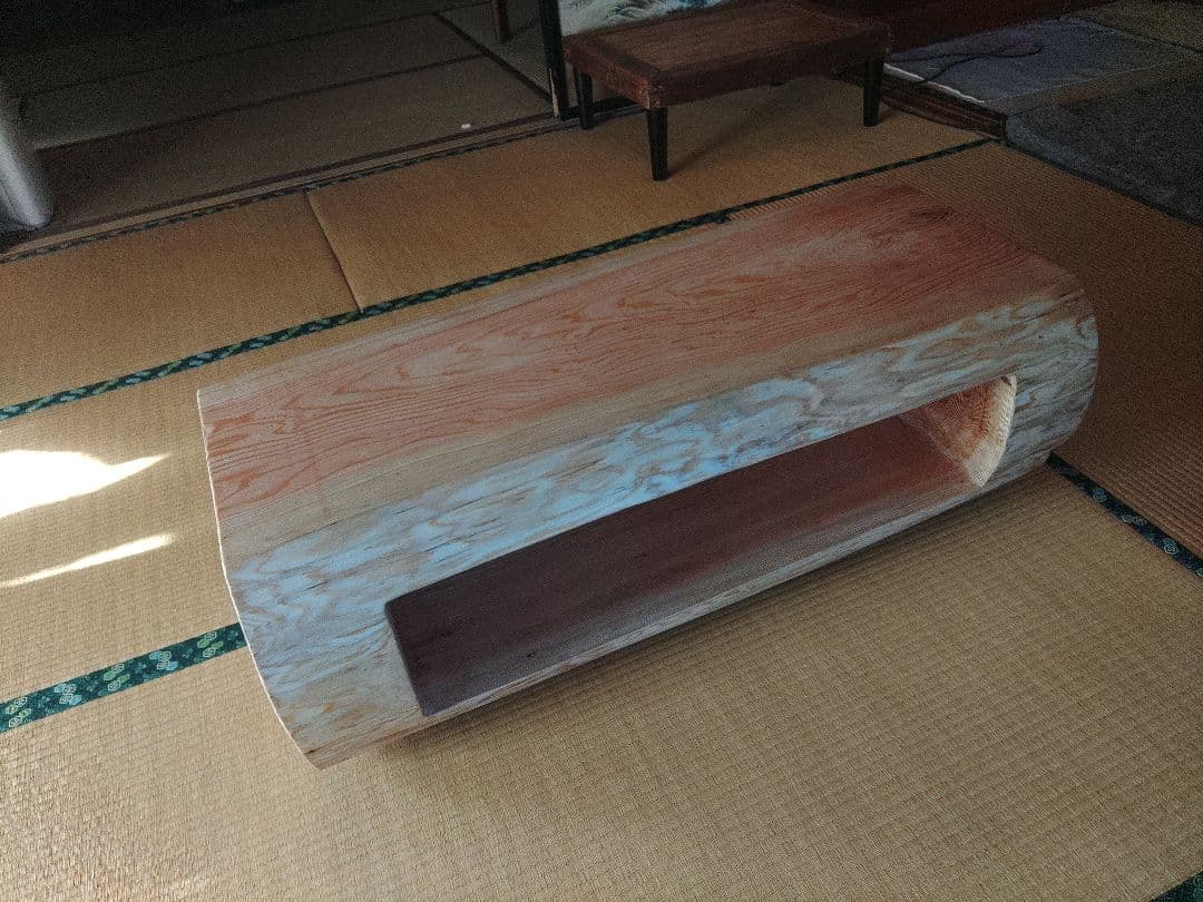 杉丸太のくりぬきテーブル