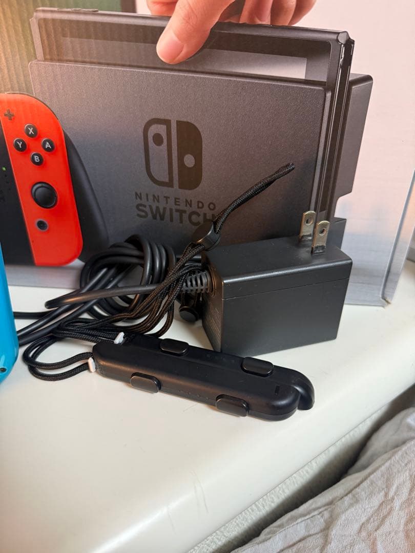 Nintendo Switch ネオンブルー/ネオンレッド 本体、付属品あり！