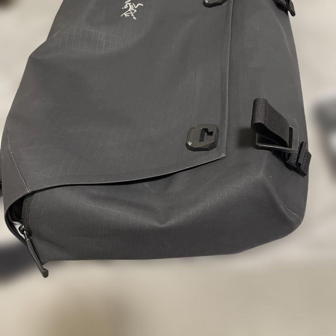 アークテリクス　クーリエバッグ　10 ブラック　新品