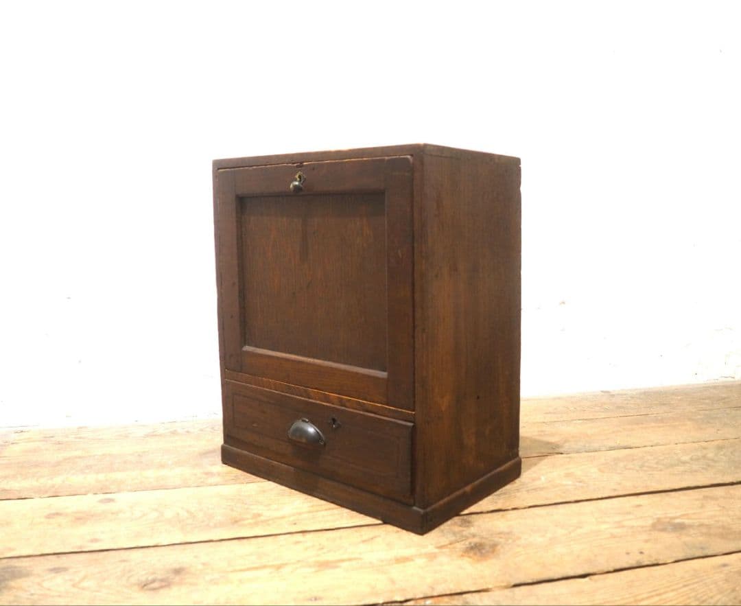 1275 アンティーク　ケンドン扉の収納棚　展示台　ケース　古家具　レトロ　金具