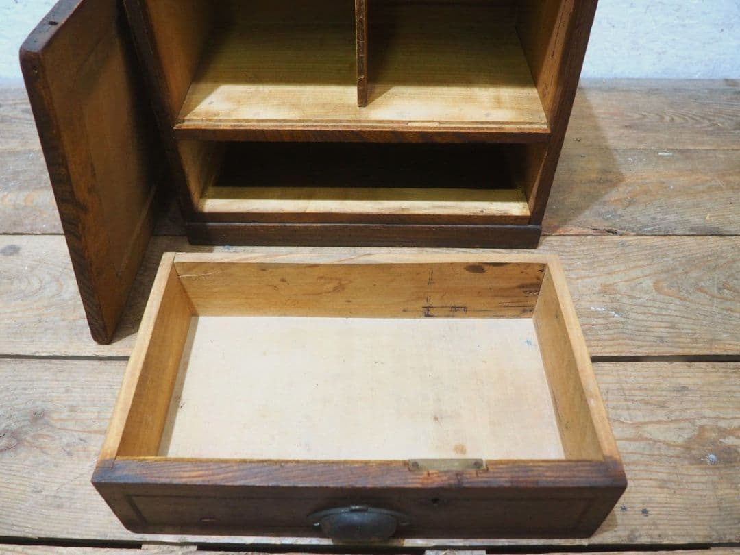 1275 アンティーク　ケンドン扉の収納棚　展示台　ケース　古家具　レトロ　金具