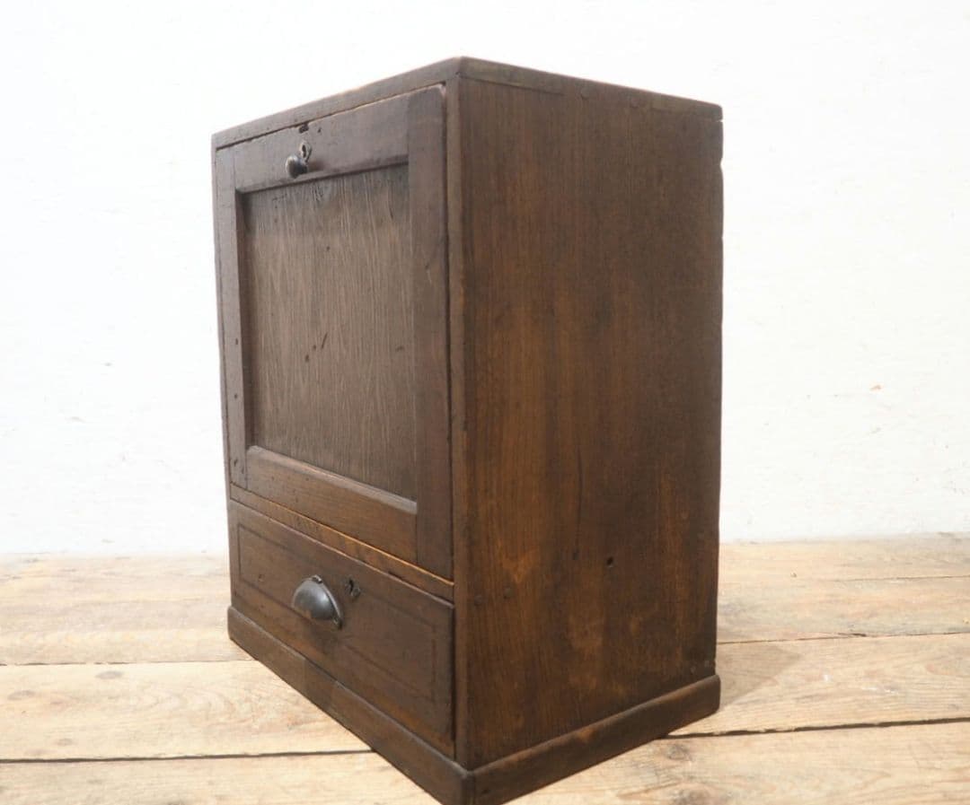 1275 アンティーク　ケンドン扉の収納棚　展示台　ケース　古家具　レトロ　金具