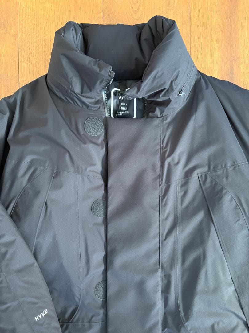 【新品タグ付】25AW HYKE PERTEX PUFF PARKA 黒サイズ1