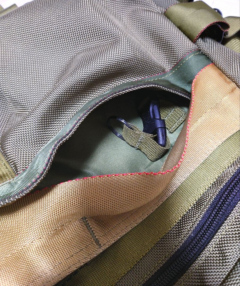 ブリーフィング メッセンジャー ショルダーバッグ アメリカ製 多機能大容量