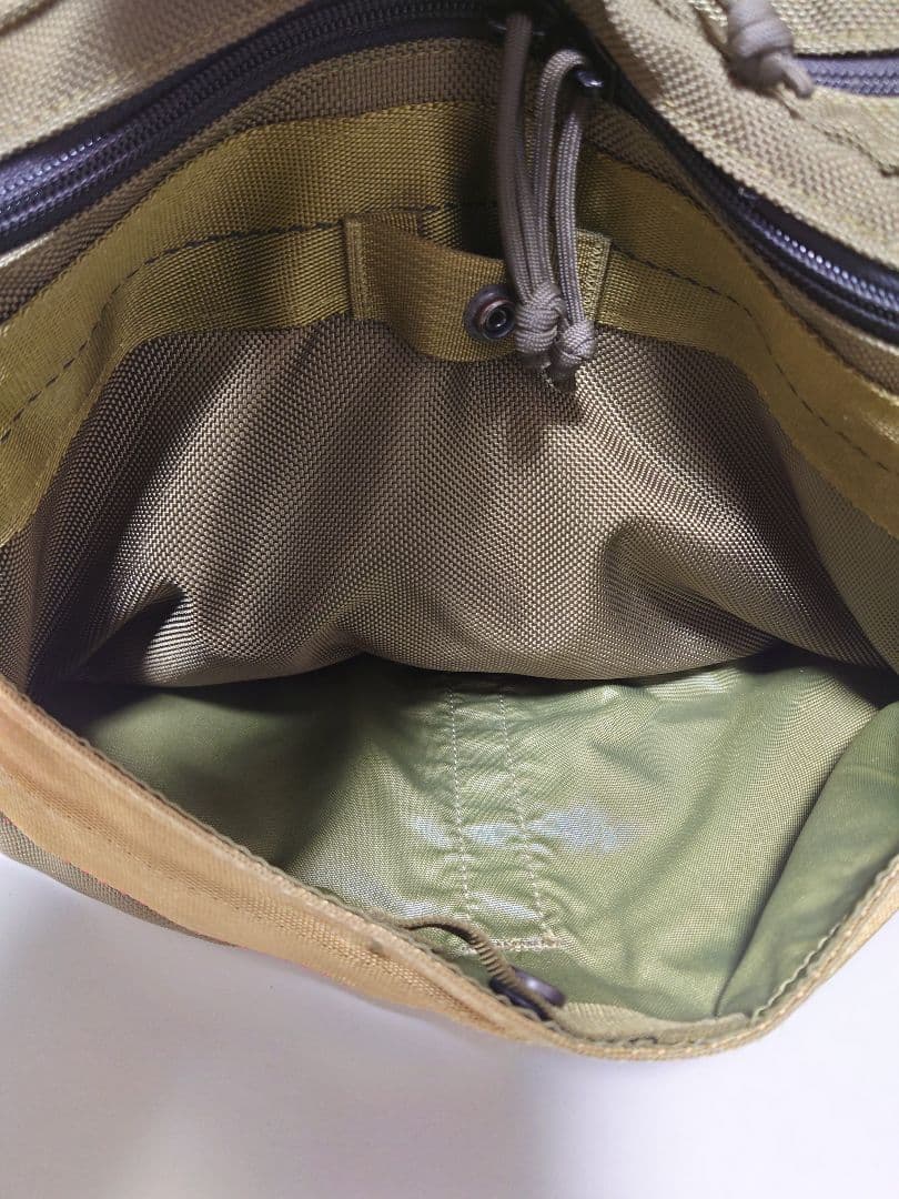 ブリーフィング メッセンジャー ショルダーバッグ アメリカ製 多機能大容量