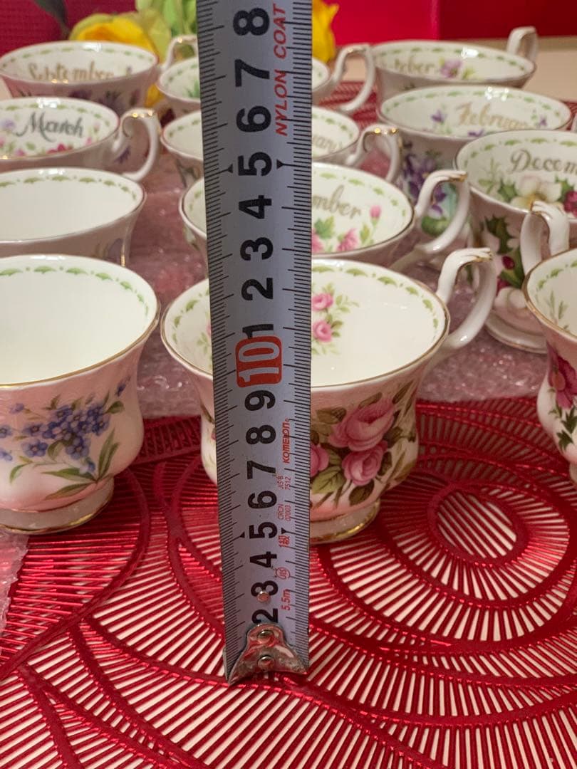   12個のティーカップとソーサーセット