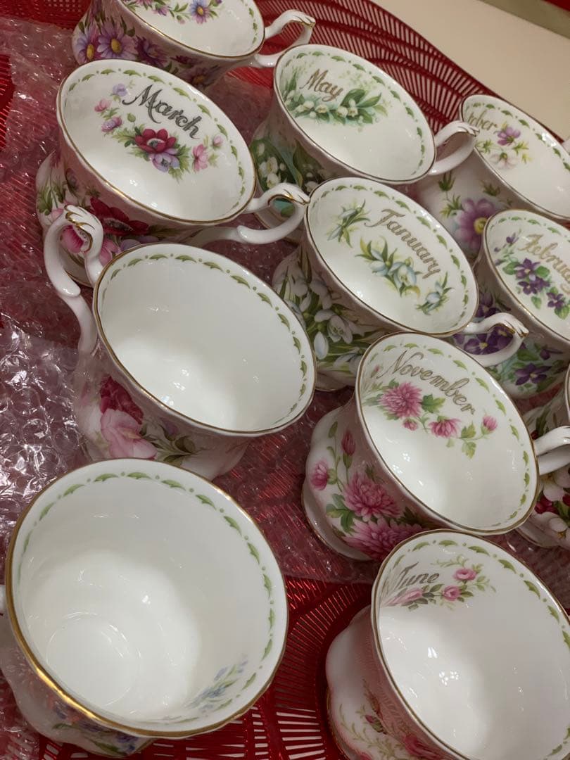   12個のティーカップとソーサーセット