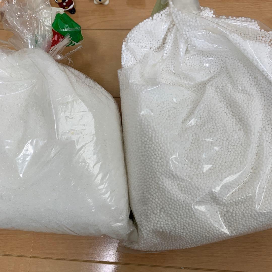 ミニチュアハウスクリスマスディスプレー　陶器のお家　雪の粉付き