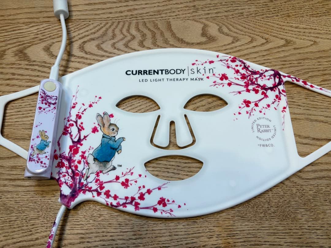 美顔器（CurrentBody Skin LEDライトセラピーマスク）