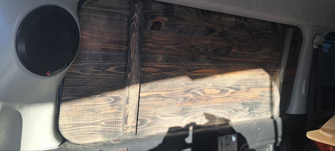 ハイエース リヤ窓パネル