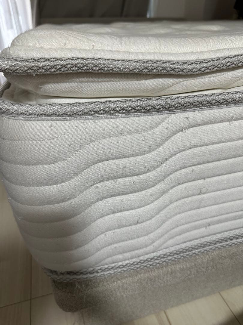 定価573500円　シモンズ　カスタムロイヤルニューフィットセミダブル&フレーム