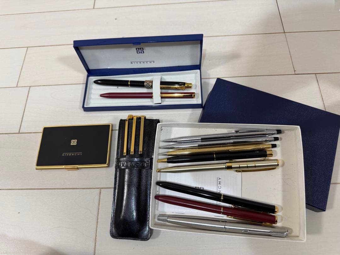 ジバンシー、Burberry、クロス、イヴ・サンローラン名刺ケース、ボールペン