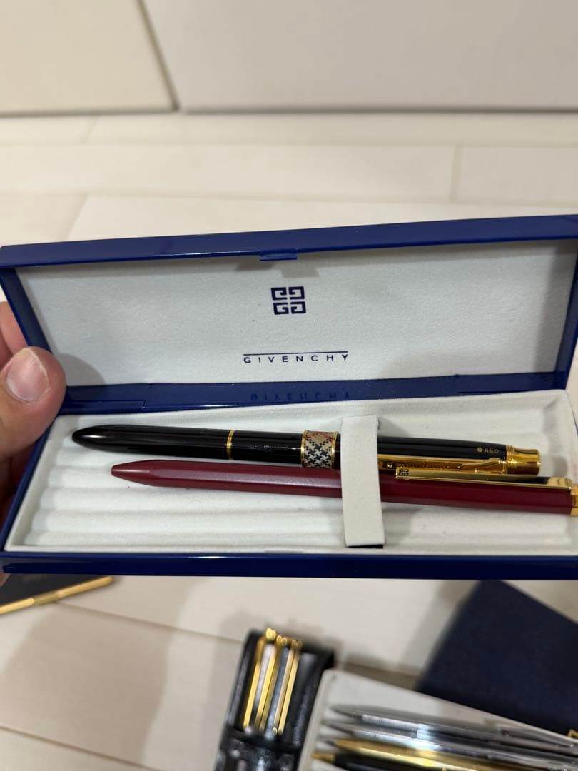 ジバンシー、Burberry、クロス、イヴ・サンローラン名刺ケース、ボールペン