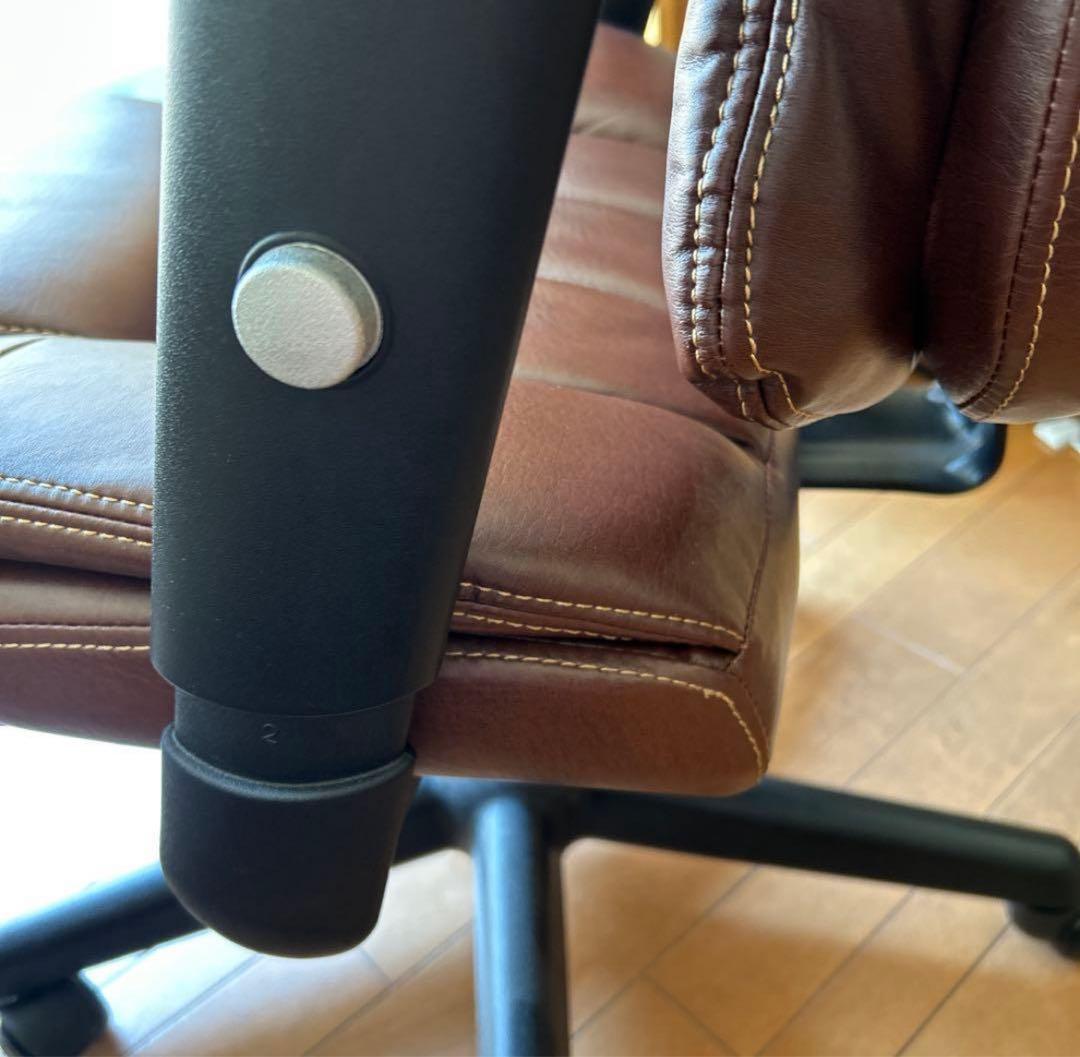 肘付きオフィスチェア　ブラウン