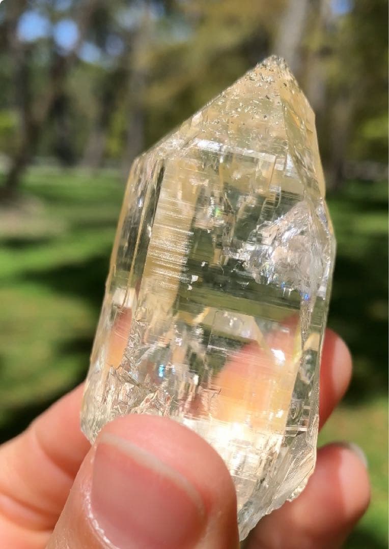 虹たっぷり！　パキスタン産　水晶　スカルドゥ　ハシュピ　ヒマラヤ水晶　原石