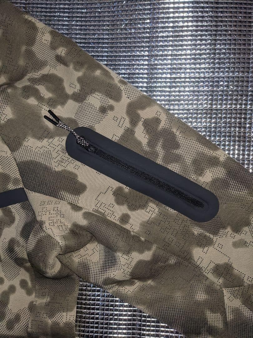 ナイキ テックフリース 上下セットアップ 迷彩柄Ｌサイズ 【新品未使用】