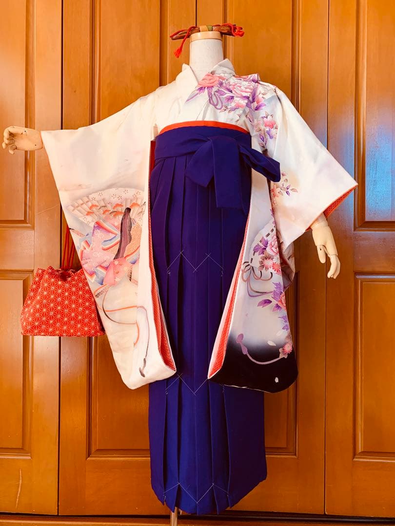 ハーフ成人式や百人一首大会　卒業式などに　十二単の女の人の振袖と袴のセット