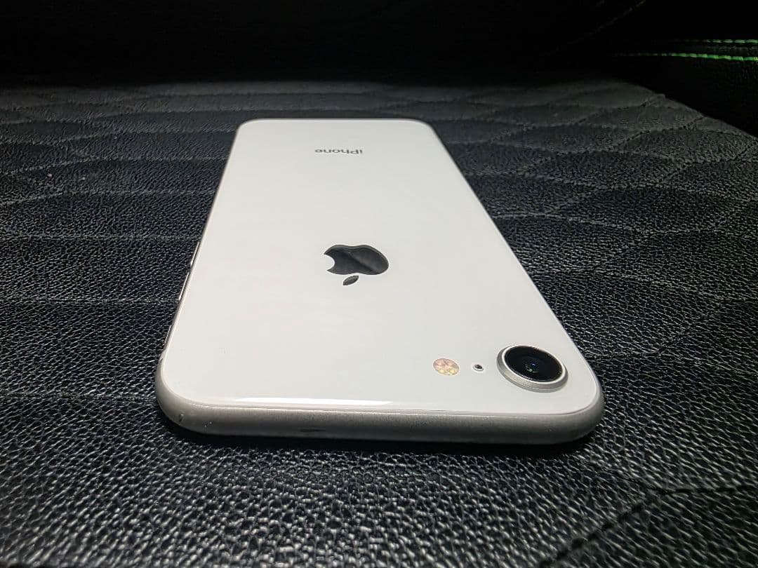 iPhone 8 シルバー 本体 SIMフリー 64GB