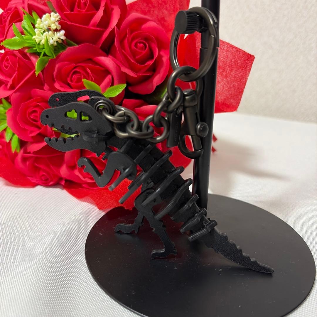 極美品 COACH コーチ レキシー 3D 立体 恐竜 チャーム キーホルダー