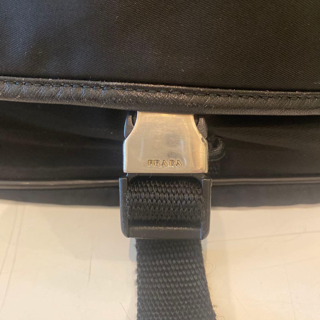 【PRADA】ショルダーバッグ　三角ロゴプレート　ナイロン　ブラック　A4