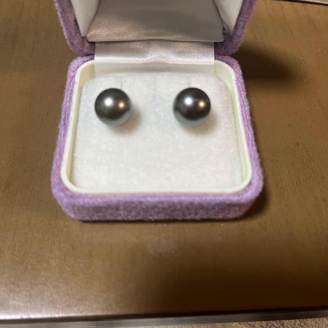 グレー真珠スタッドピアス キャッチ付き　黒真珠　プラチナ　pt 9mm