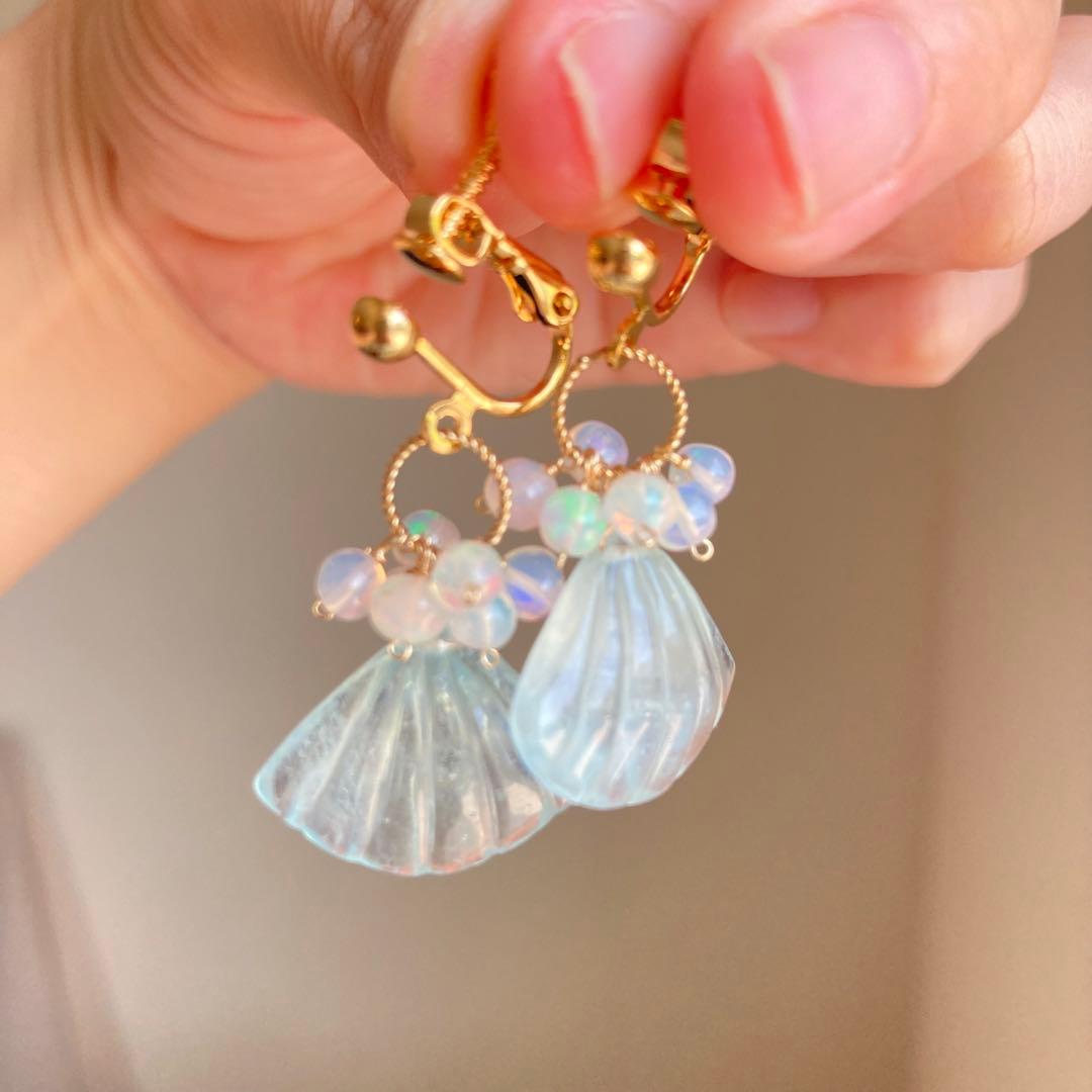 専用です　14kgf アクアマリンのシェルカービングピアス