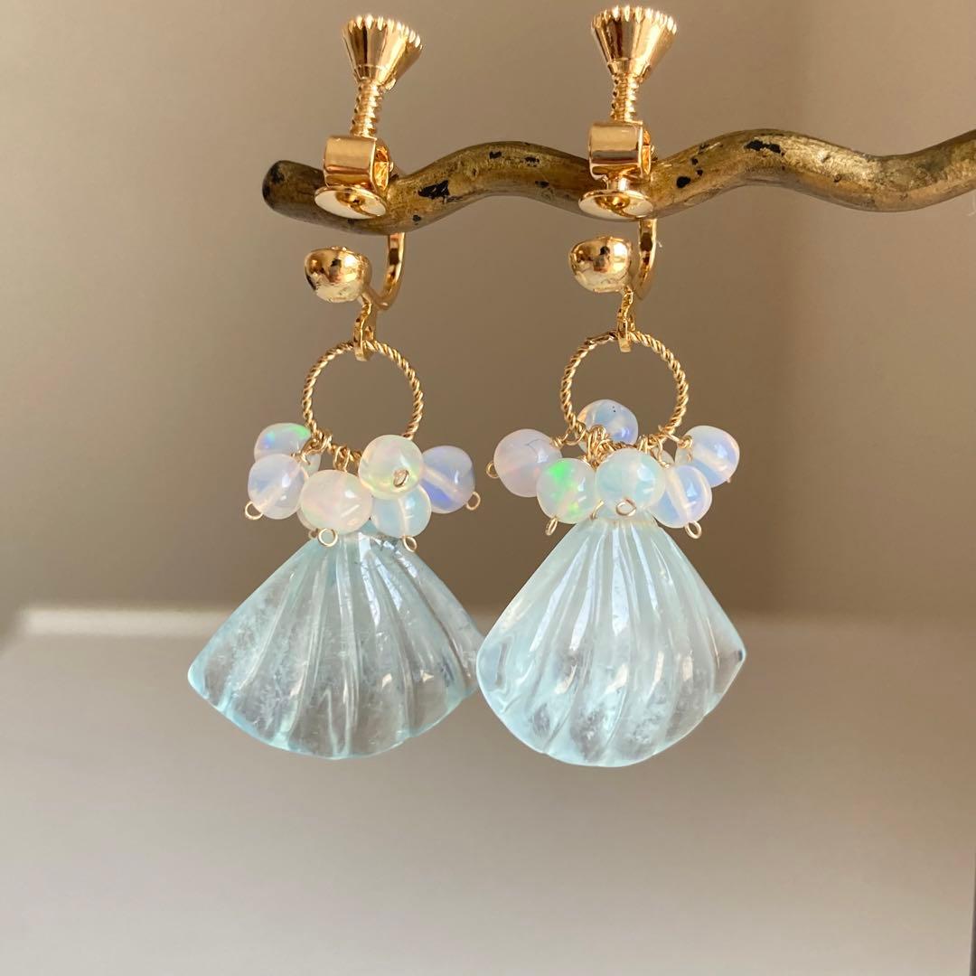 専用です　14kgf アクアマリンのシェルカービングピアス