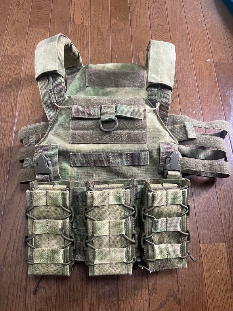 Stich Profi製　プレートキャリア　マグポーチ付き