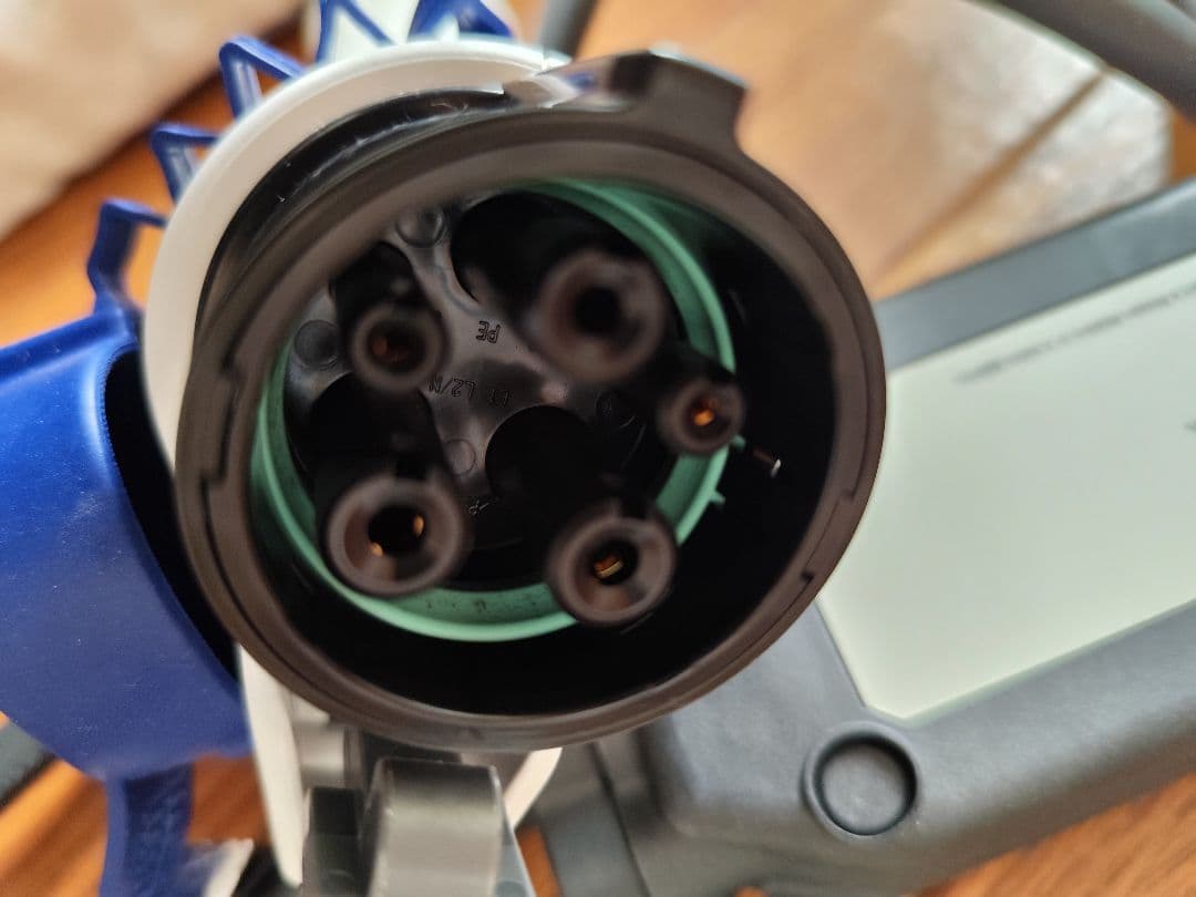 【送料込み】純正　日産リーフ　充電ケーブル　モデル 29690 3NK7E