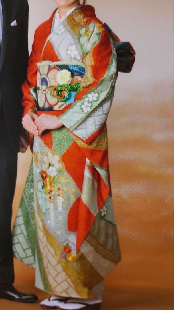 期間限定お値下げ中　振袖 赤・緑・金の花柄　小物一式セット