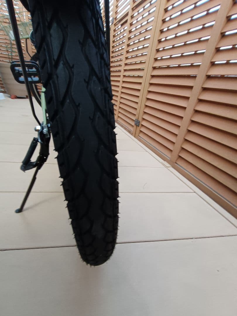 ２０２５年購入　22インチオリーブグリーン シティバイク 前面バスケット付き