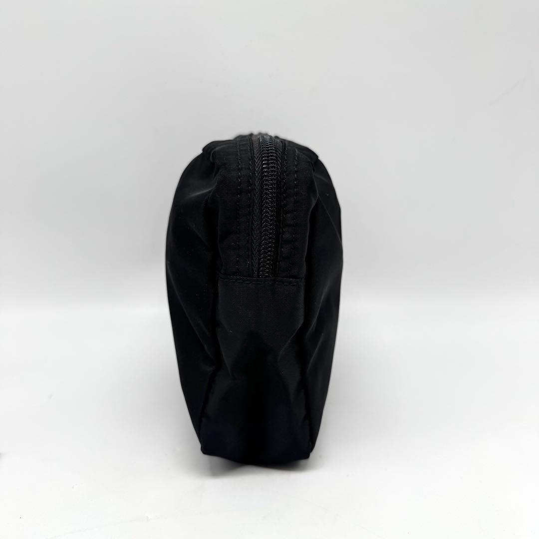 【超美品・使用感少ない✨】プラダ　化粧ポーチ　三角ロゴ　テスートナイロン